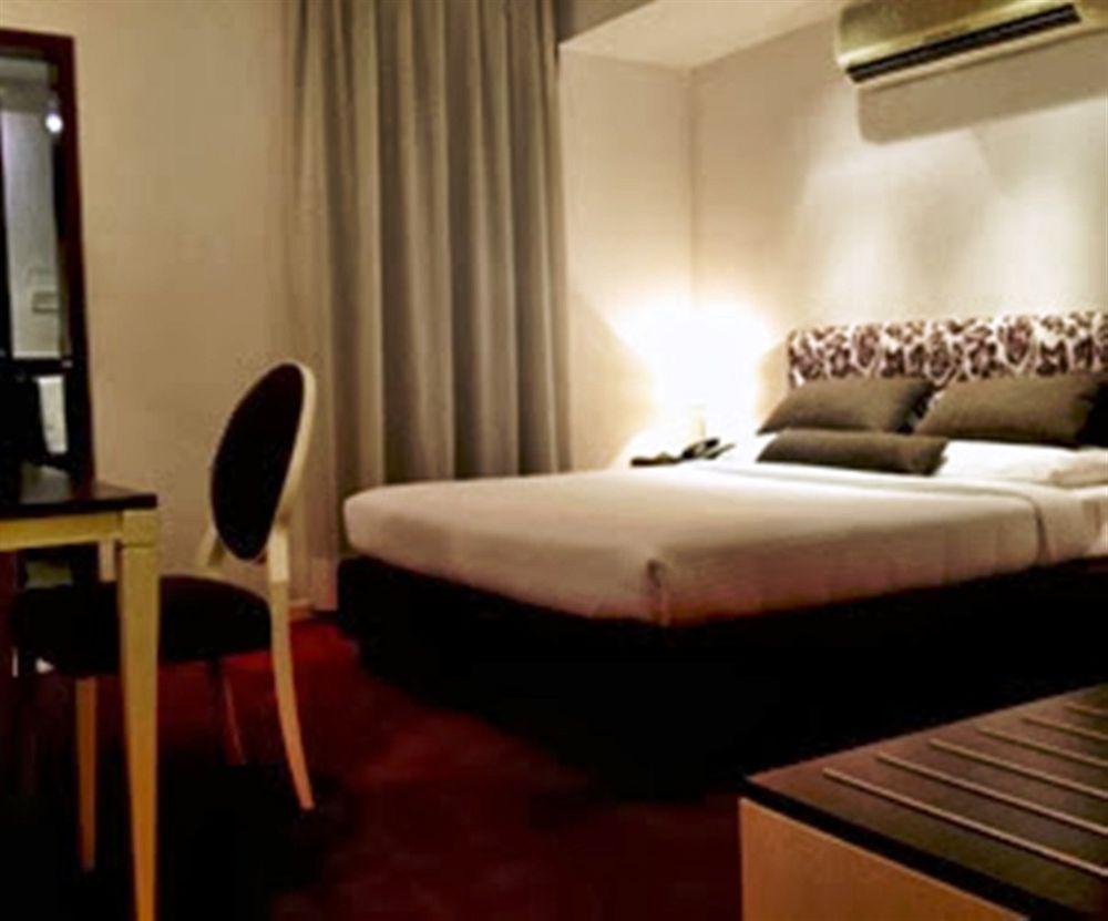 อาร์ต บูติค โฮเต็ล Hotel บังกาลอร์ ภายนอก รูปภาพ